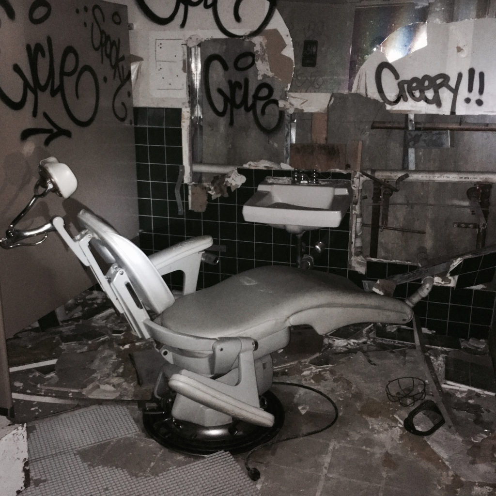 Dupont Underground - creepy dentist chair in bathroom
