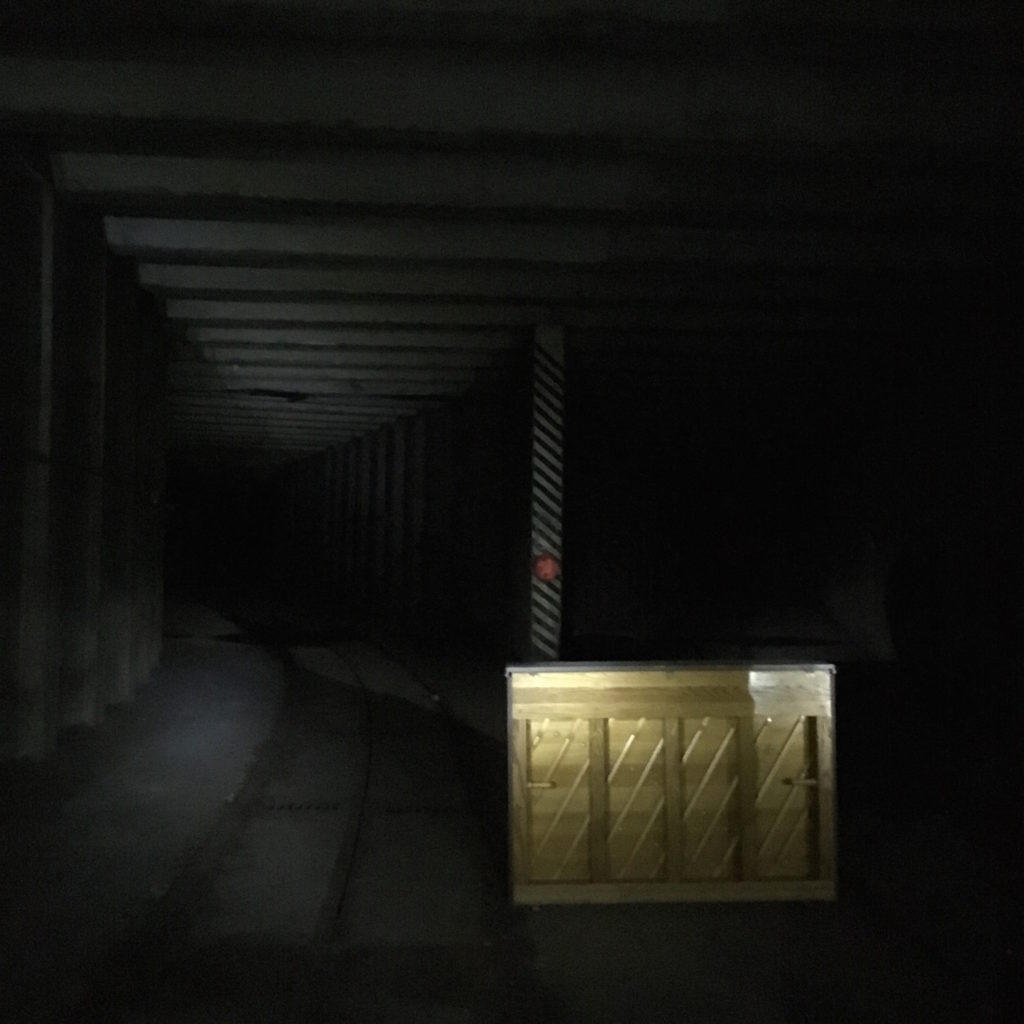 Dupont Underground - piano in tunnel